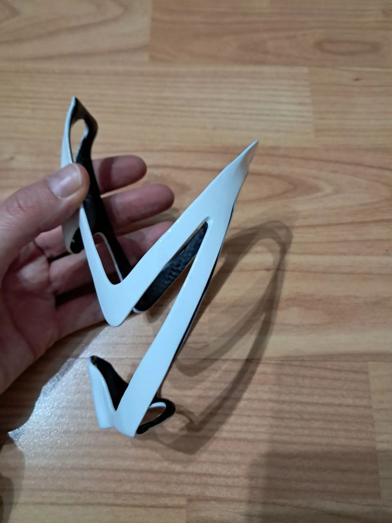 Karbonový košík na lahev EC90