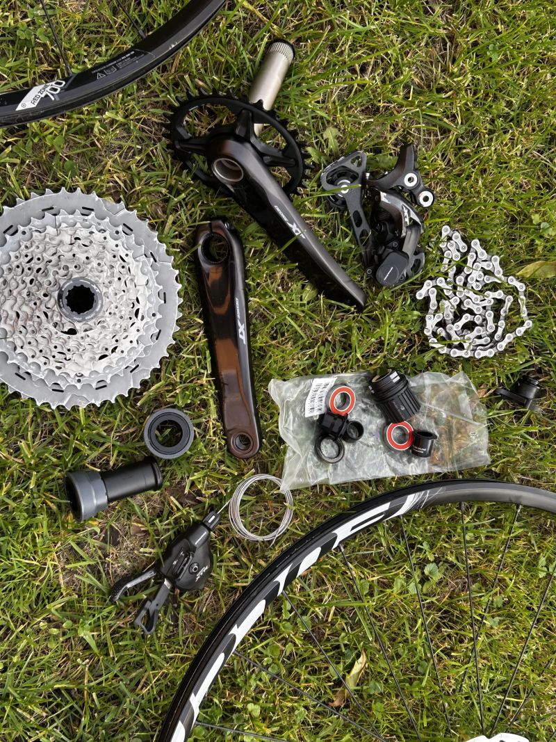 Prodám komponenty po přestavbě kola 