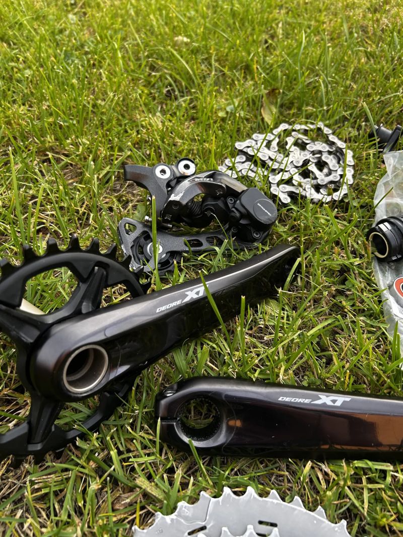 Prodám komponenty po přestavbě kola 