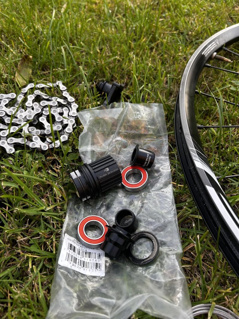 Prodám komponenty po přestavbě kola 