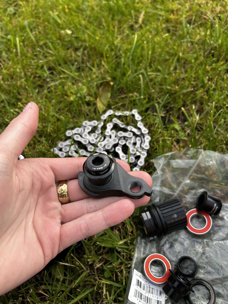 Prodám komponenty po přestavbě kola 