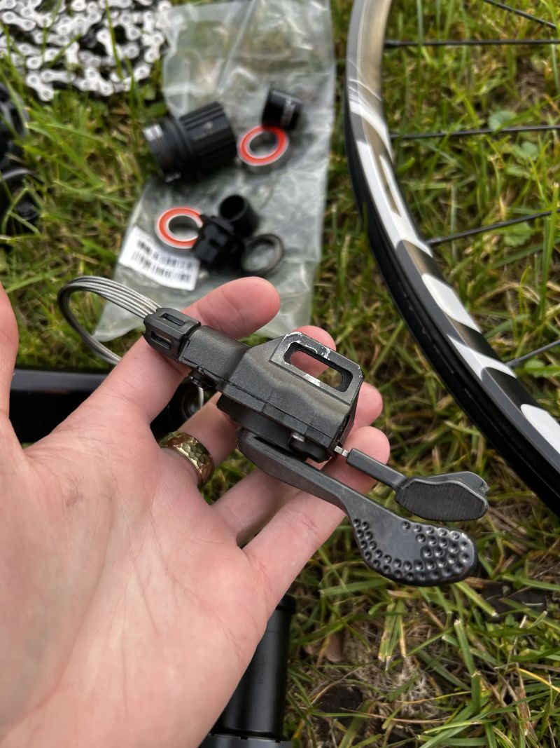 Prodám komponenty po přestavbě kola 