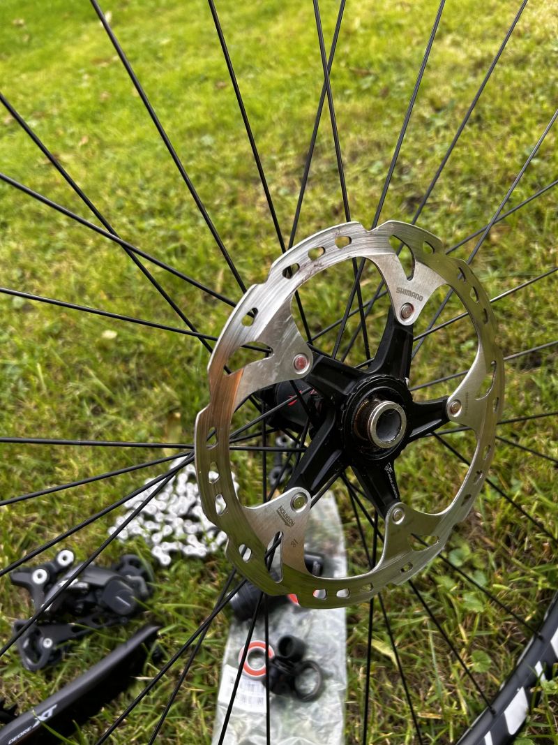 Prodám komponenty po přestavbě kola 