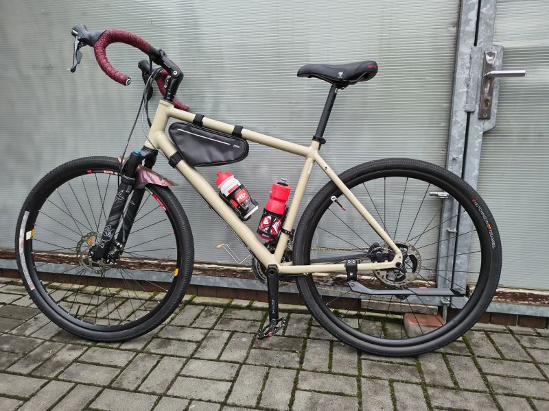 Gravel bike s FOX vidlicí