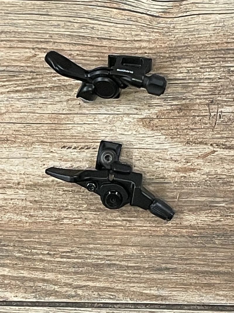 Ovladače páčky sedlovky Shimano a Max1 Evo