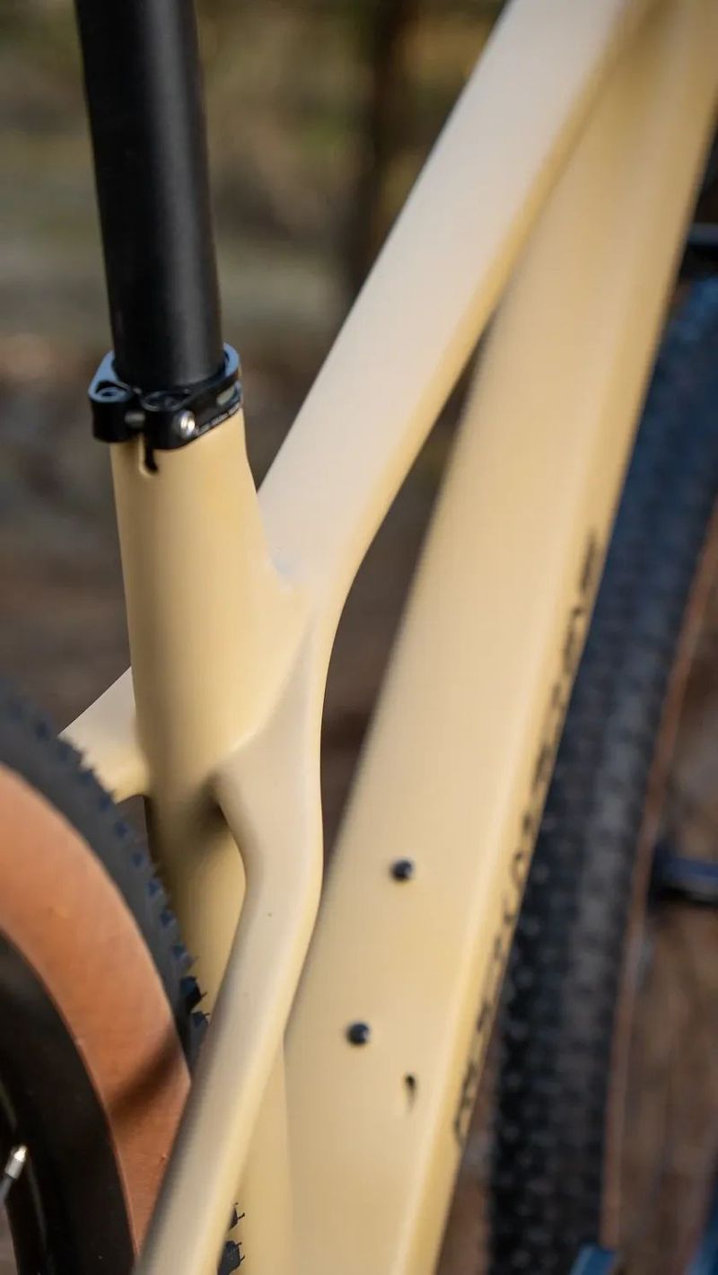 Rock Machine Blizz Cr 30 / Matte Sand / 29x17.0" (M)