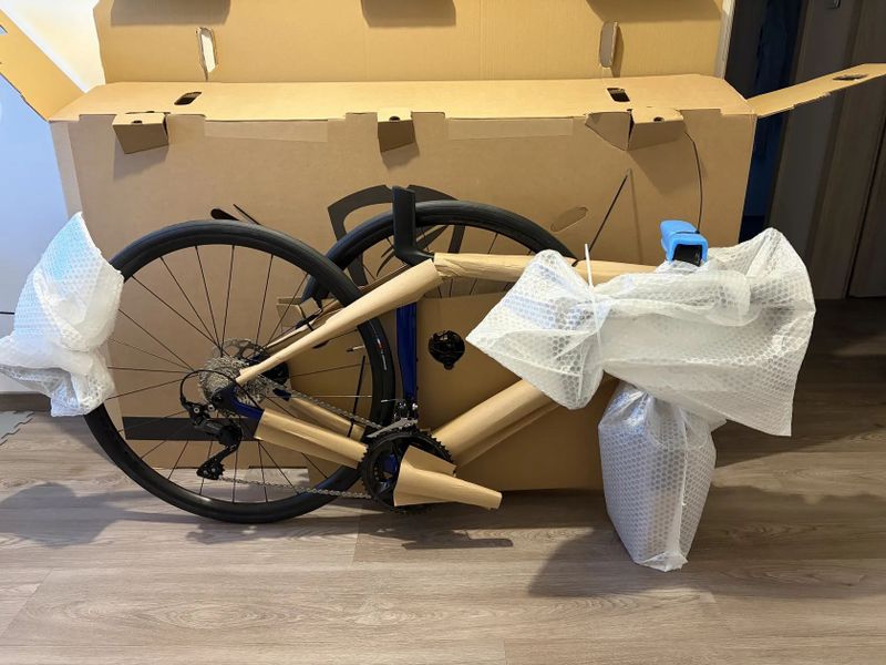 Silniční kolo Trek Madone SL 5 Gen 8 Hex Blue vel. M/54 2025 - NOVÉ NEPOUŽITÉ - zamluveno