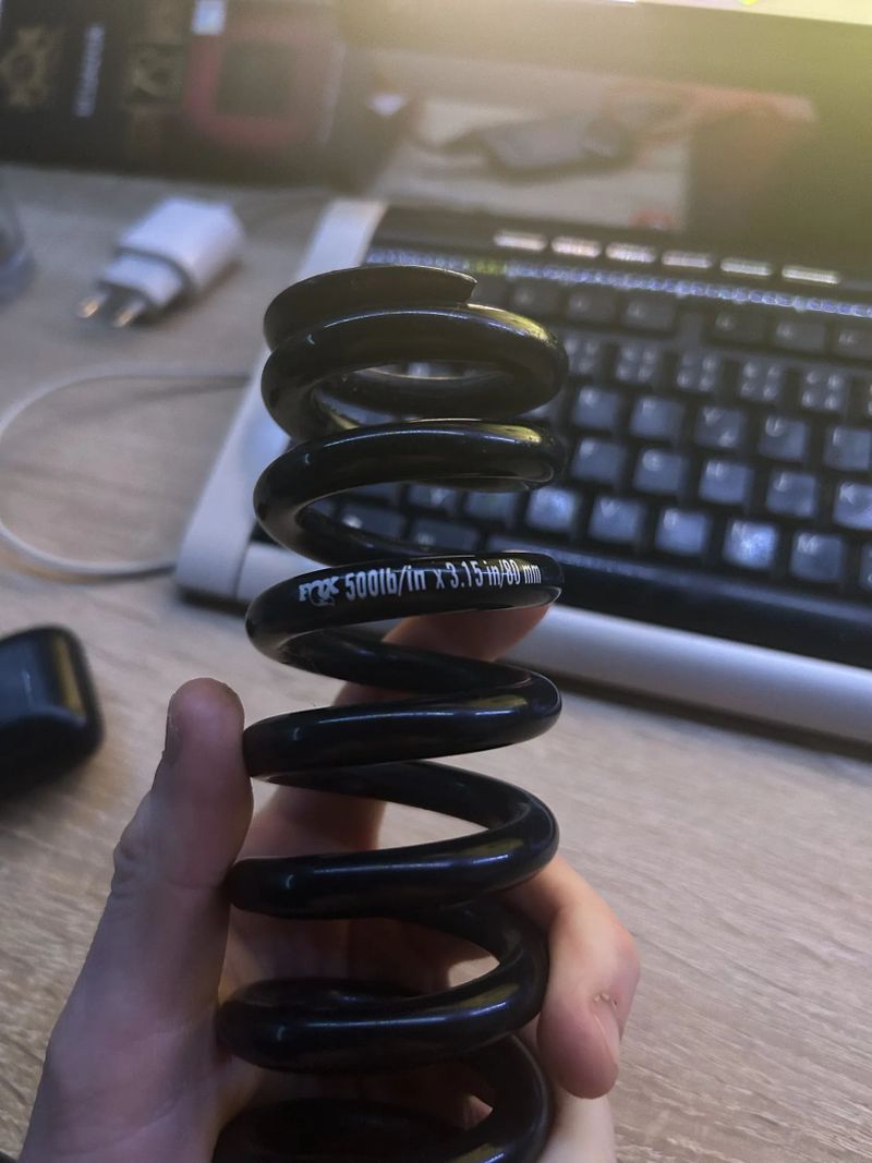 Pružina na tlumič FOX VAN R