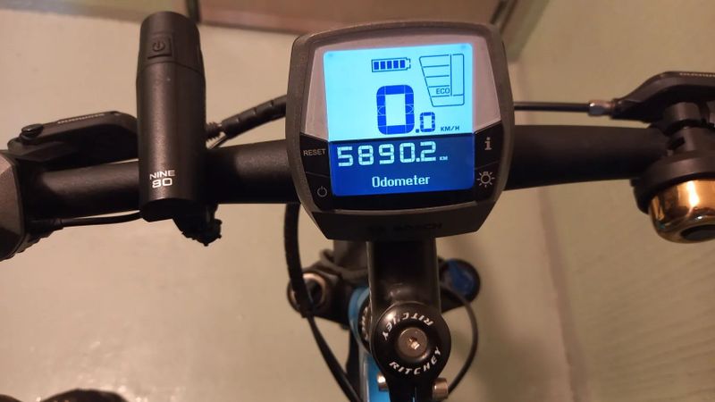 Apache MANITOU, BOSCH, vel. 17", kola 27,5"