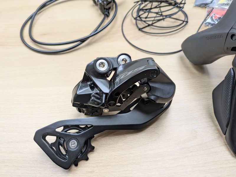 Nová sada Shimano 105 Di2 12-rychl. 11-34