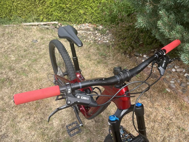 Trek Fuel EX 9.7 Gen 6 – S (2023) – 29” – karbon