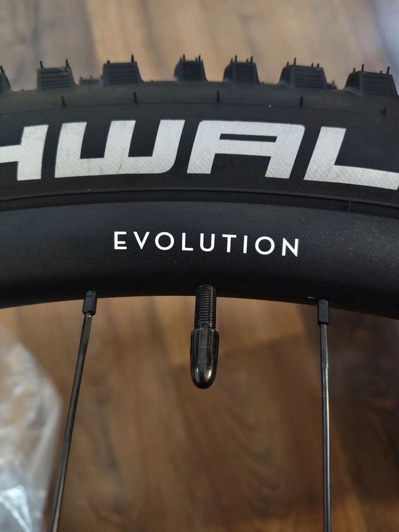 Newmen Evolution E.G.30 SL .Nová 