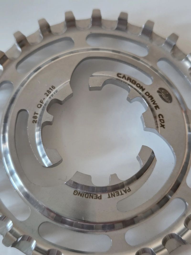 Zadní pastorek, řemenice Gates Carbon Drive CDX, 28 zubů 28TQF-2816