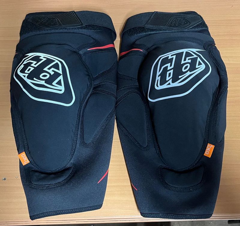 Chrániče na kolena Troy Lee Designs Raid XL