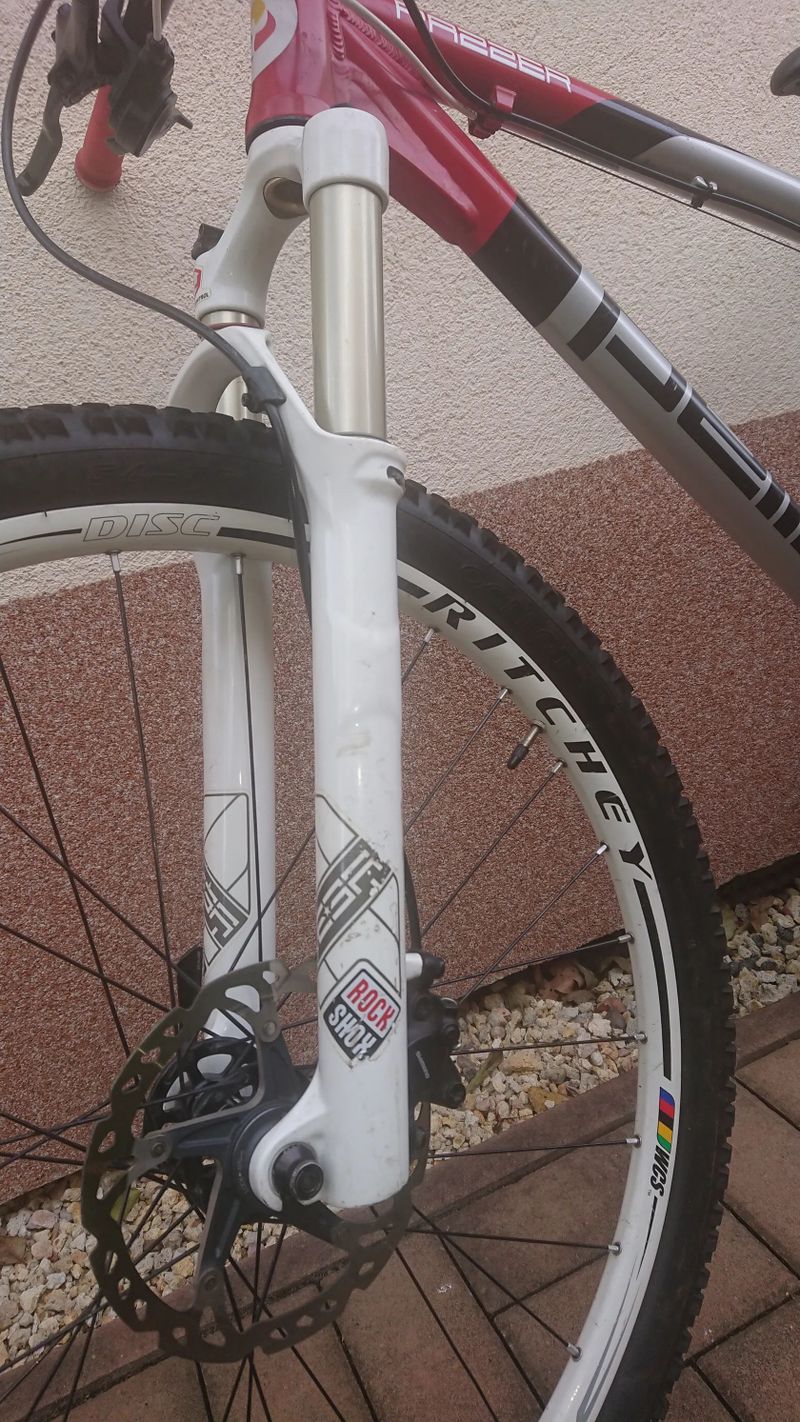 Pell's RAZZER RACE XT 10 - 13 let (kola 26") - karbonová zadní vidlice 