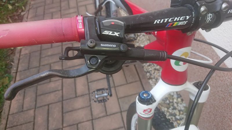 Pell's RAZZER RACE XT 10 - 13 let (kola 26") - karbonová zadní vidlice 