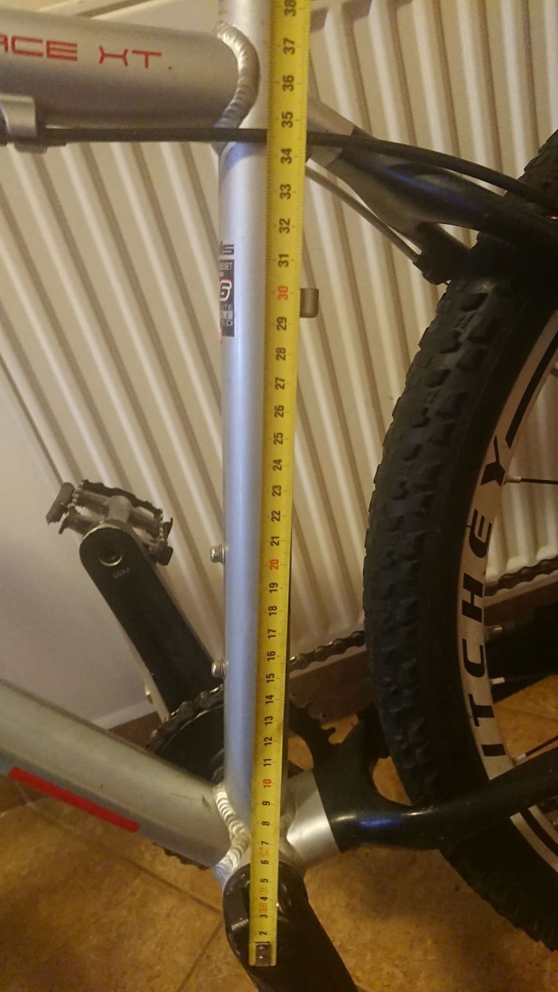 Pell's RAZZER RACE XT 10 - 13 let (kola 26") - karbonová zadní vidlice 