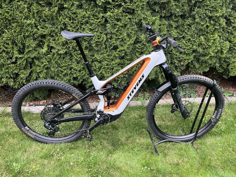 Stevens E-Inception AM 8.7.1 GTF Sunset Gold White