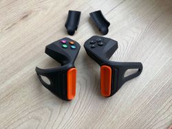 Zwift Play ovládání pro virtuální řazení, brždění a zatáčení v tréninkové aplikaci Zwift