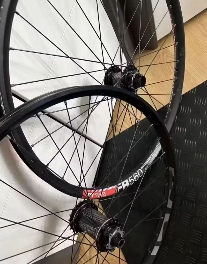 E13/DT Swiss DH wheelset 27,5