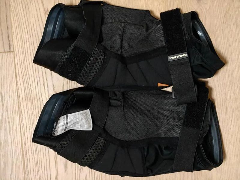Kolenní chrániče Endura MT500 D3O Hard Shell vel M/L