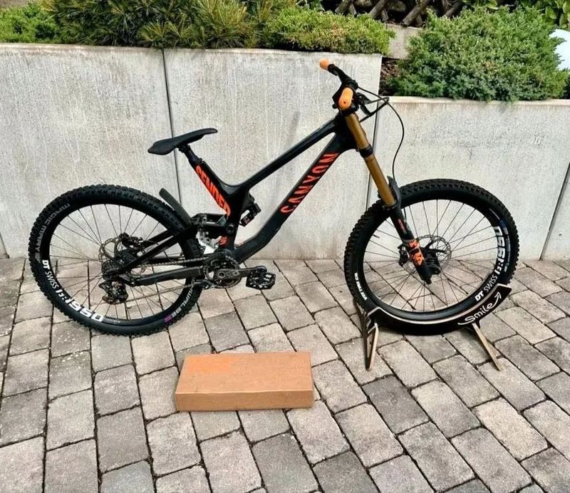 Canyon Sender Downhill Bike