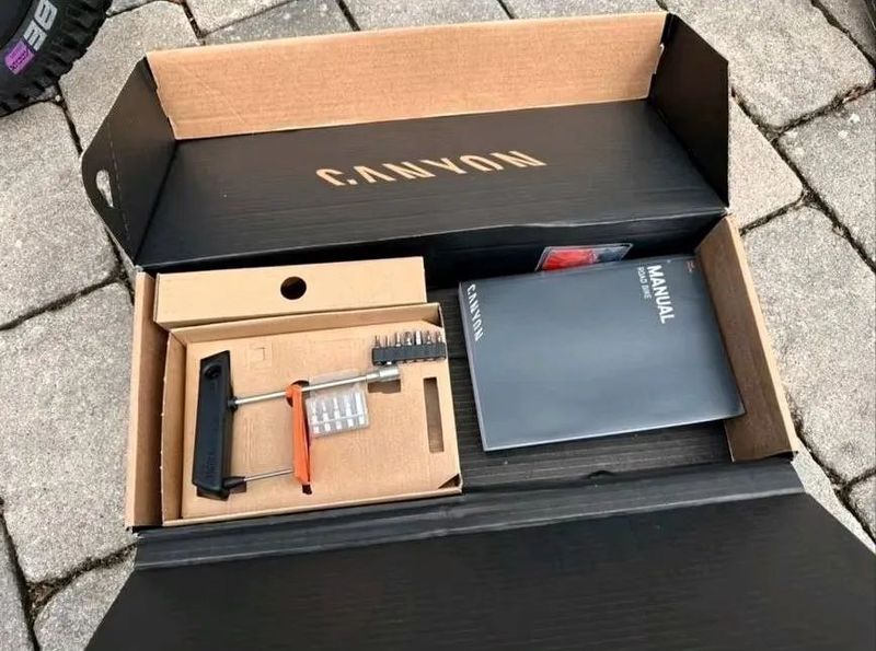 Canyon Sender Downhill Bike