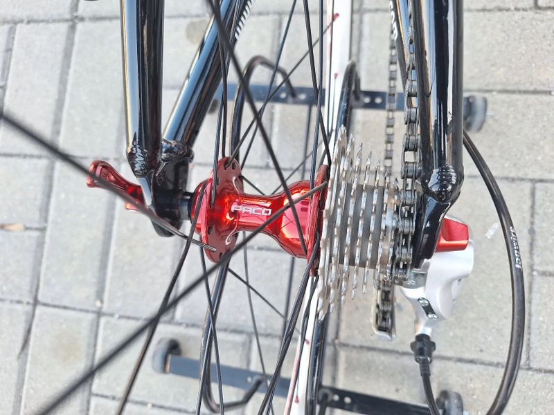 Prodám nové dětské silniční kolo 20"