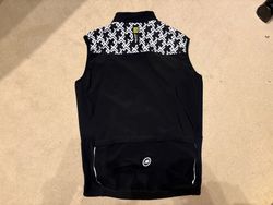 Cyklistická vesta Assos Mile GT Spring Fall Airblock