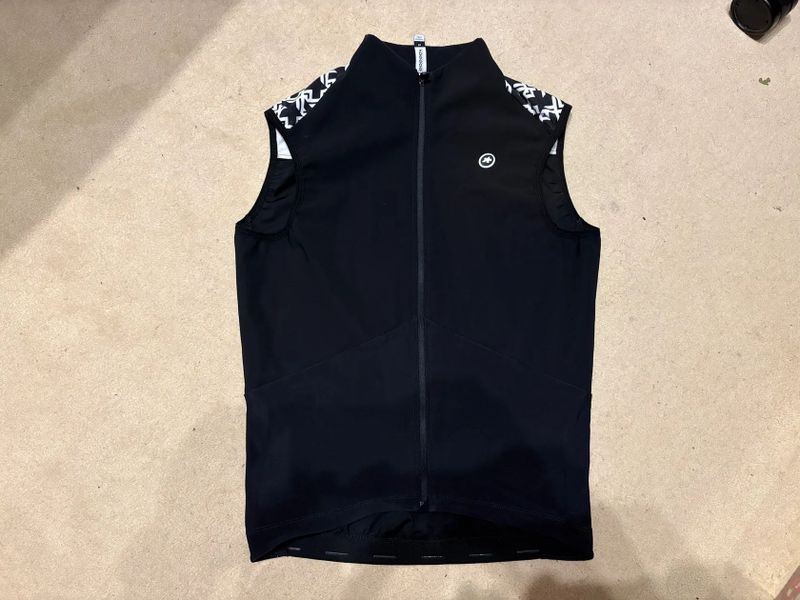 Cyklistická vesta Assos Mile GT Spring Fall Airblock