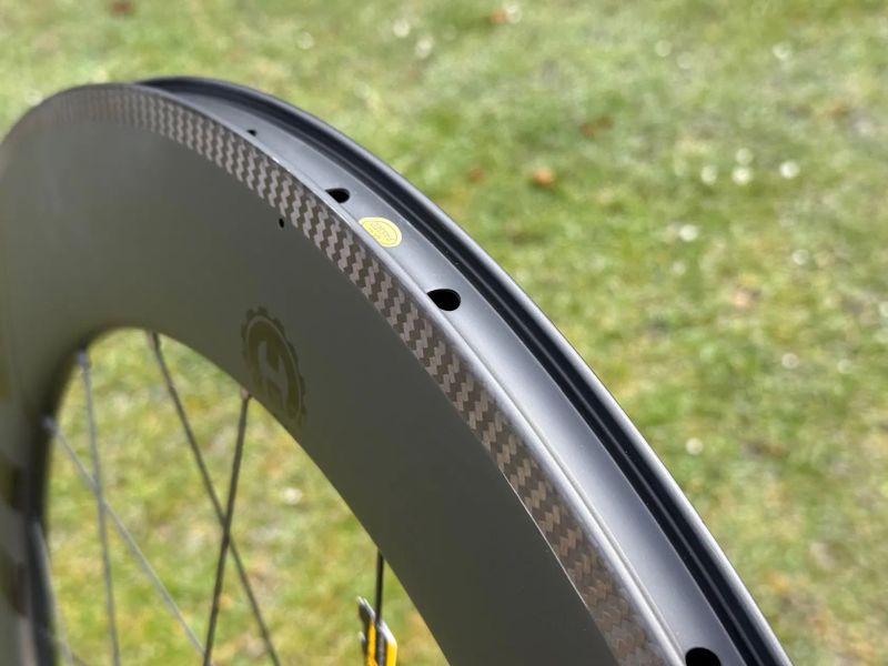 Přední plášťové karbonové kolo Elite Wheels 82 mm