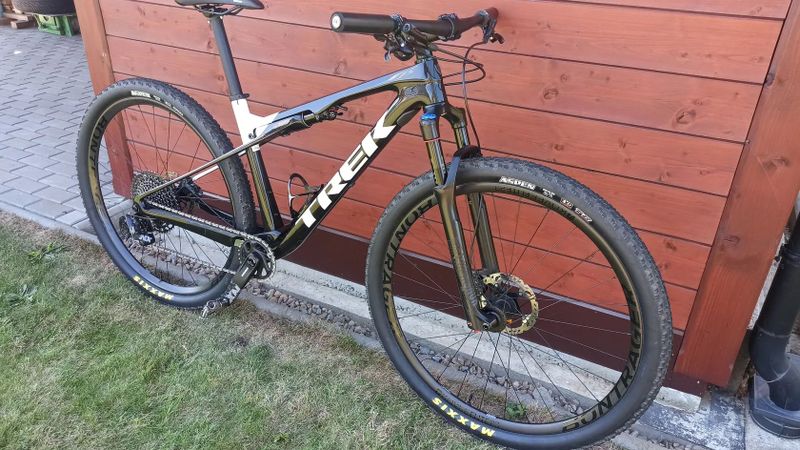 Trek Supercaliber 9.7 karbon rám i kola.Velikost M/L,jako NOVÝ!