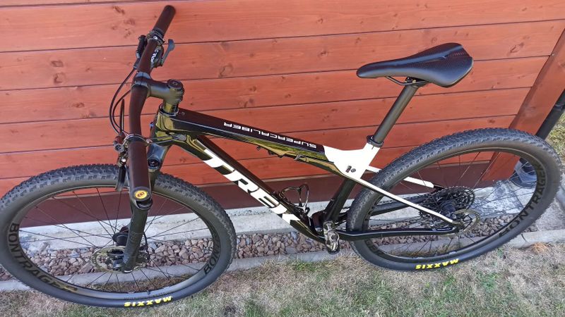 Trek Supercaliber 9.7 karbon rám i kola.Velikost M/L,jako NOVÝ!
