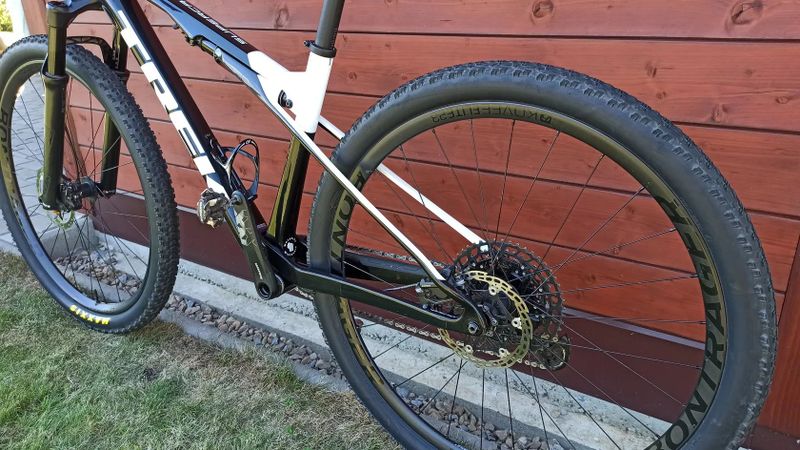 Trek Supercaliber 9.7 karbon rám i kola.Velikost M/L,jako NOVÝ!