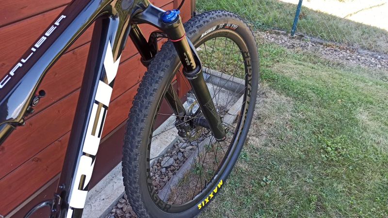 Trek Supercaliber 9.7 karbon rám i kola.Velikost M/L,jako NOVÝ!