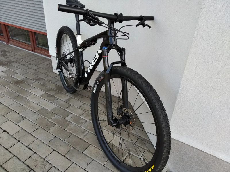 Trek Supercaliber 9.7 karbon rám i kola.Velikost M/L,jako NOVÝ!