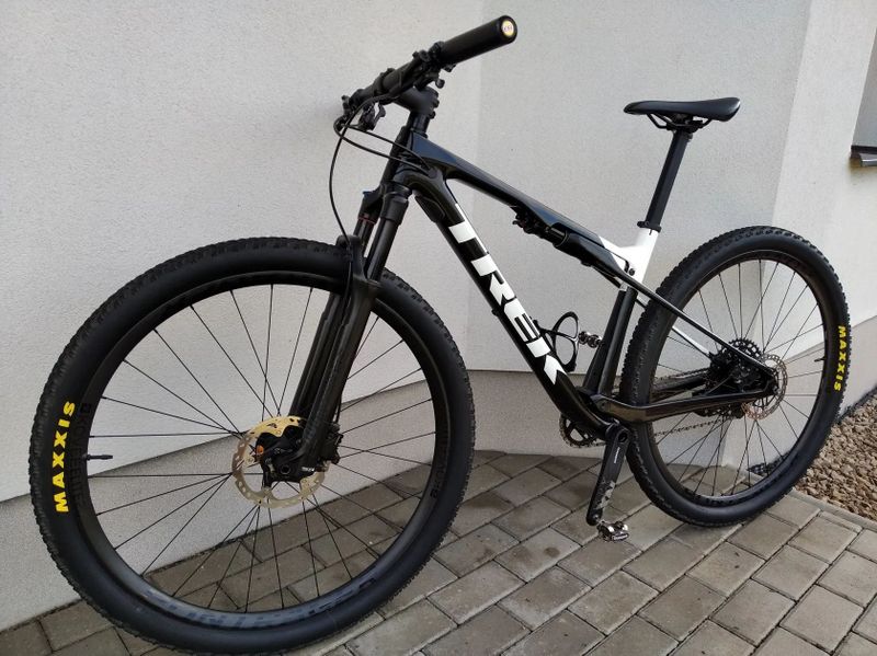 Trek Supercaliber 9.7 karbon rám i kola.Velikost M/L,jako NOVÝ!
