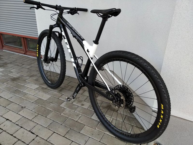 Trek Supercaliber 9.7 karbon rám i kola.Velikost M/L,jako NOVÝ!