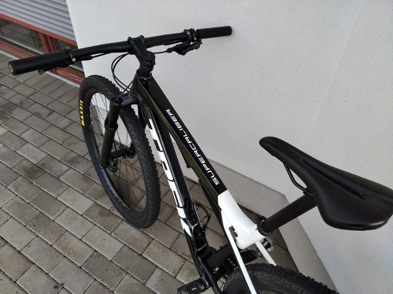 Trek Supercaliber 9.7 karbon rám i kola.Velikost M/L,jako NOVÝ!