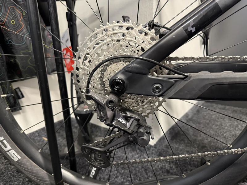 CUBE Stereo Hybrid 140HPC SLX 750 vel.M 2023 2600KM KARBON