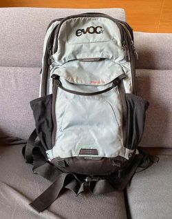 batoh Evoc Stage 12L tmavě šedá, modrá barva