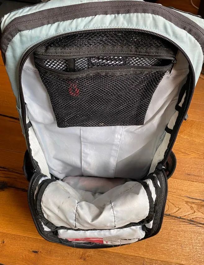 batoh Evoc Stage 12L tmavě šedá, modrá barva