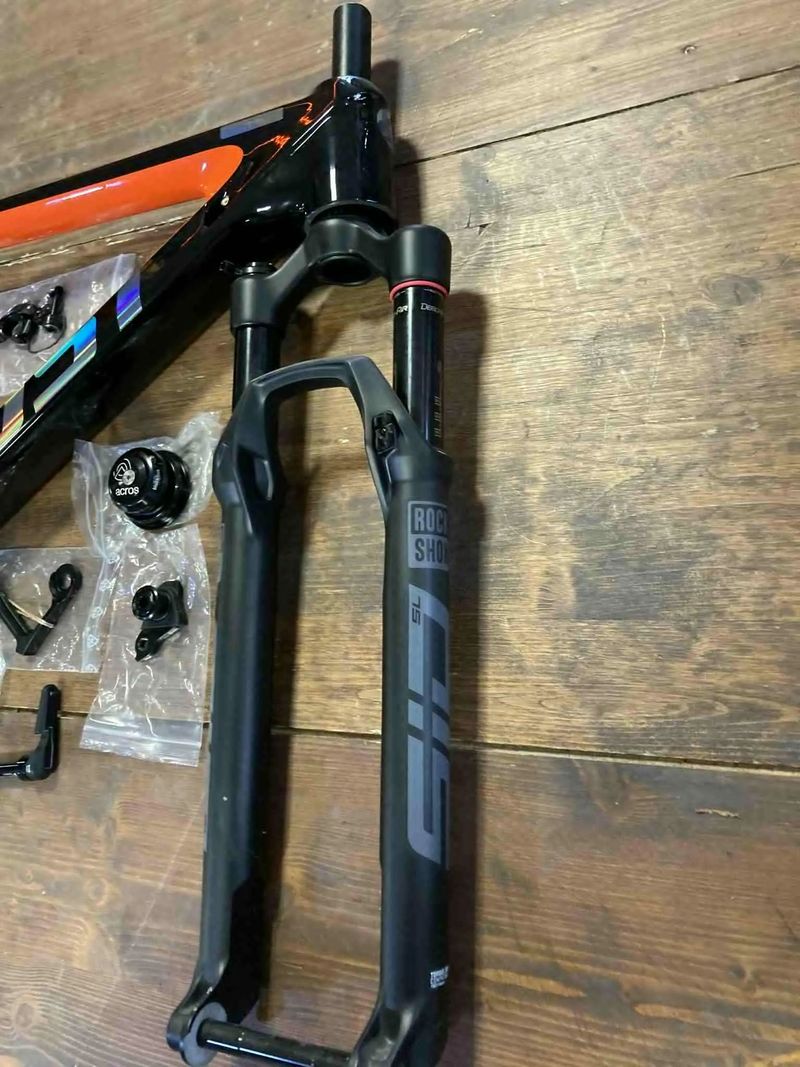 Ghost Lector FS + vidlice + tlumič + sedlovka .......