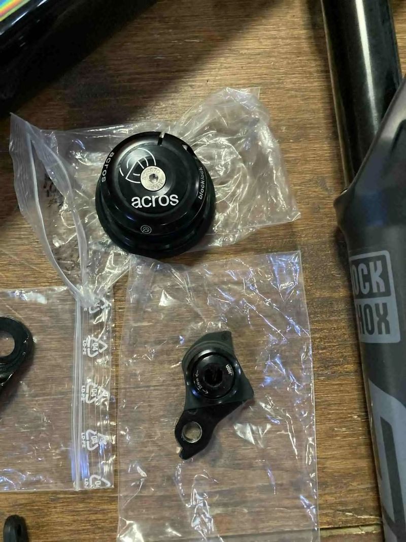 Ghost Lector FS + vidlice + tlumič + sedlovka .......