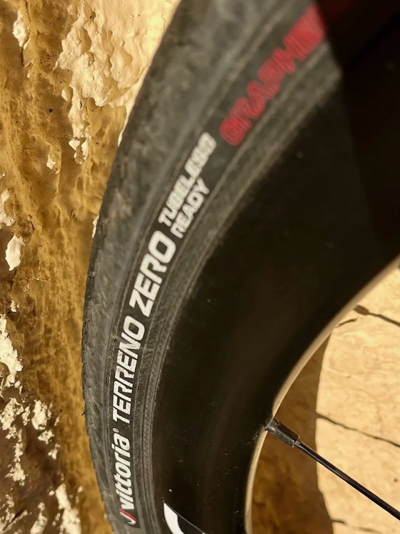 Prodám silniční kolo AUTHOR CHARISMA 55i 2x12r. 2025