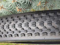 Prodám dva pláště Maxxis Ikon kevlar EXO T.R. 2.2 a Maxxis Aspen kevlar EXO T.R. 2.25