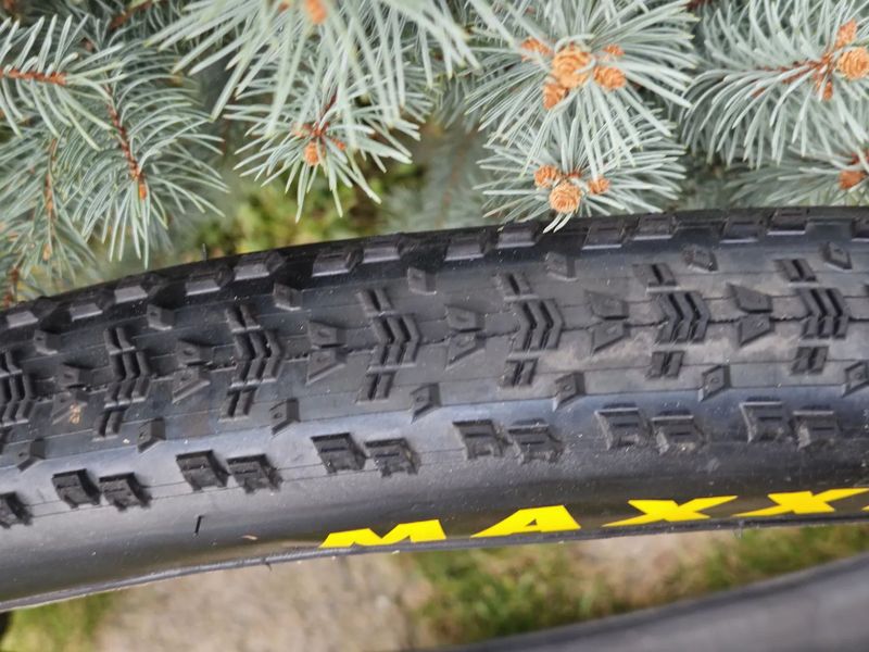 Prodám dva pláště Maxxis Ikon kevlar EXO T.R. 2.2 a Maxxis Aspen kevlar EXO T.R. 2.25