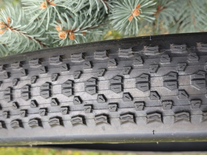 Prodám dva pláště Maxxis Ikon kevlar EXO T.R. 2.2 a Maxxis Aspen kevlar EXO T.R. 2.25