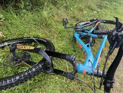 Kellys Swag 30 (custom build na rockshox/shimanoSLX 12sp/4p brzdy, DT sw., enduro earrings, OneUp)