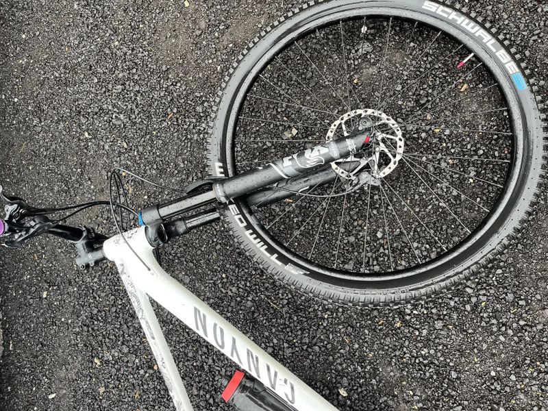 Canyon Grand Canyon 8 WMN ram ve folii, malý nájezd (od novoty jedny pláště), preventivní servis